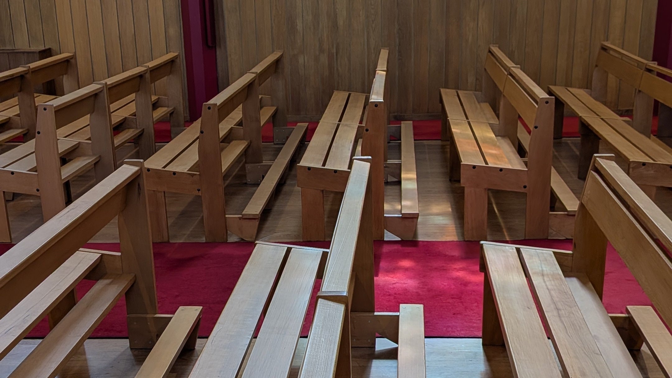 Réfection de bancs à l'Eglise de Chaville