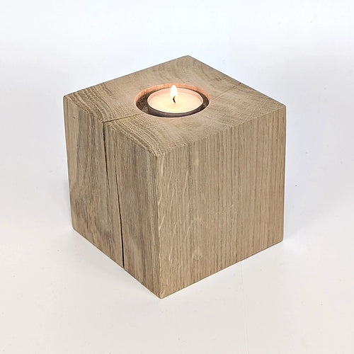 Le poids Plume – Cube en chêne massif 11 cm