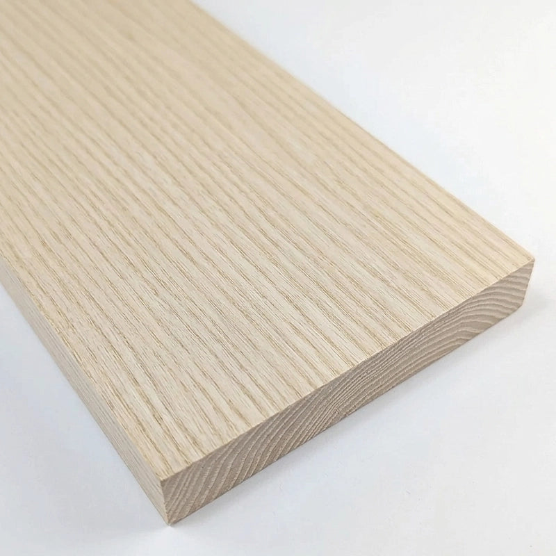 Planche en frêne massif raboté - Produit artisanal du Massif central